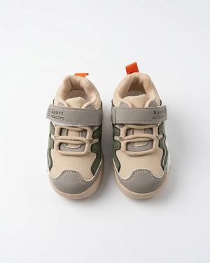 Heel view of beige and olive kids sneaker with pull tab
