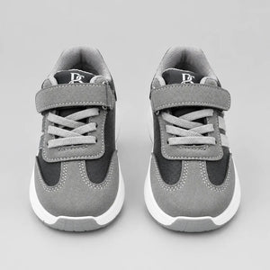 Rear view of grey and black kids’ sneaker showing the grey collar and white sole